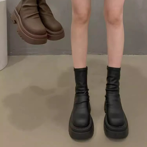 大碼女靴41到43短靴春季新款黑色胖mm粗腿靴子厚底瘦瘦馬丁靴女