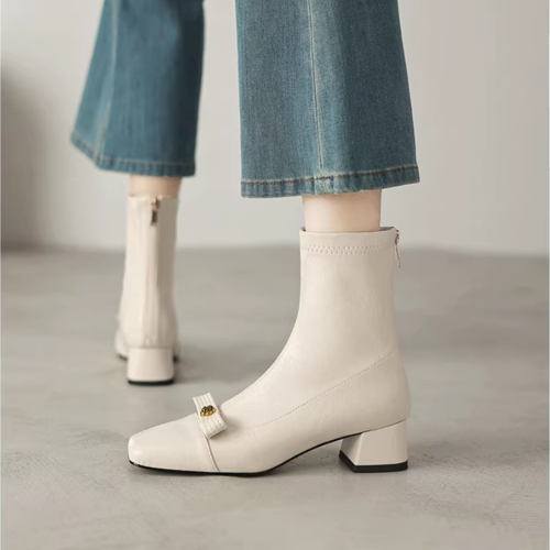 白色方頭彈力瘦瘦靴短靴秋冬新款粗跟法式小香風山茶花蝴蝶結女靴