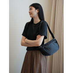 大容量多隔層 好用實用 記憶防水布配頭層小牛皮 單肩斜後後背包k