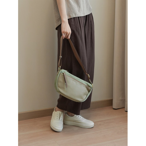 大容量多隔層 好用實用 記憶防水布配頭層小牛皮 單肩斜後後背包k