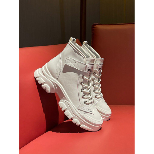 真皮白色中幫運動鞋女平底短靴2026春秋新款女鞋高幫休閒馬丁靴子