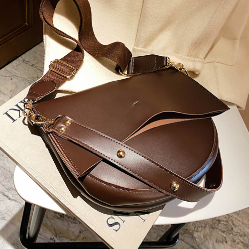 韓版復古小包包2026新款潮時尚春夏寬帶馬鞍包女包質感大氣斜後後背包 韓版復古小包包2026新款潮時尚春夏寬帶馬鞍包女包質感大氣斜後後背包