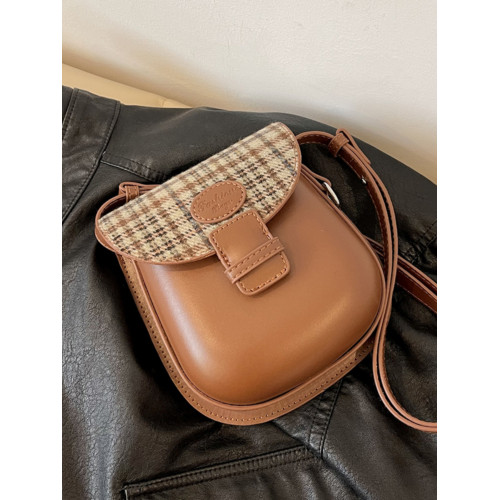 復古通勤馬鞍小包包女2026新款秋季流行斜背豆豆包磨砂迷你手機包