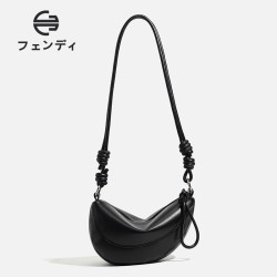 日本フェンディ今年流行包包女2026新款真皮牛角包小衆設計月牙包