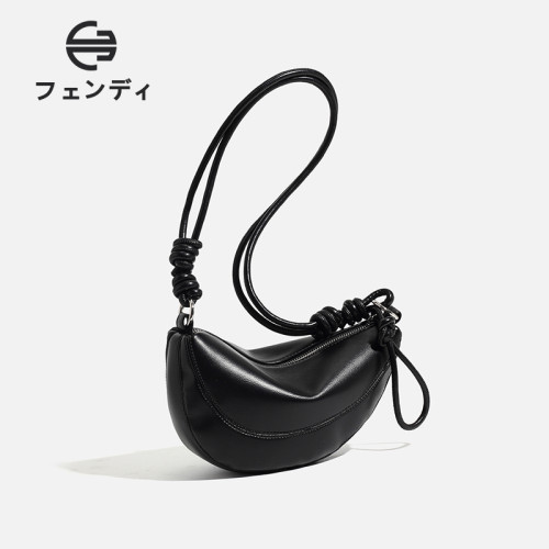 日本フェンディ今年流行包包女2026新款真皮牛角包小衆設計月牙包