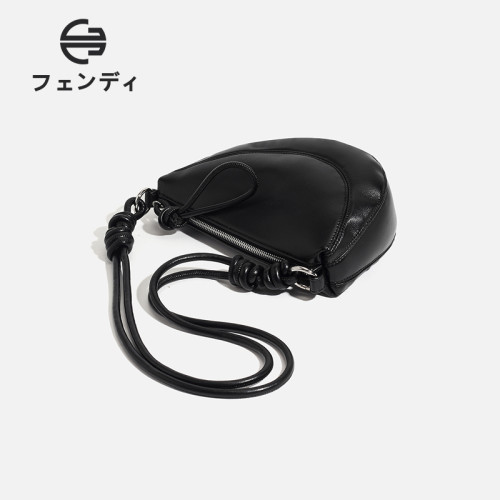 日本フェンディ今年流行包包女2026新款真皮牛角包小衆設計月牙包