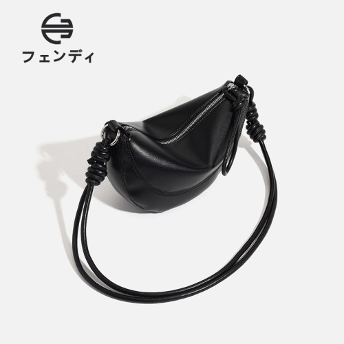 日本フェンディ今年流行包包女2026新款真皮牛角包小衆設計月牙包