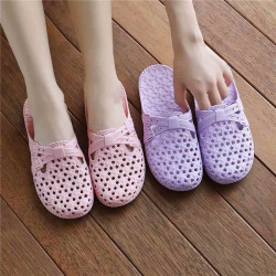 拖鞋女夏外穿平底洞洞鞋浴室中老年鏤空軟底沙灘時尚居家包頭半拖