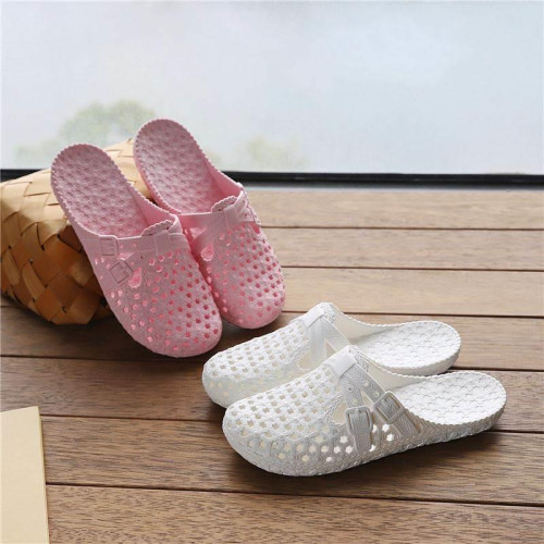 拖鞋女夏外穿平底洞洞鞋浴室中老年鏤空軟底沙灘時尚居家包頭半拖