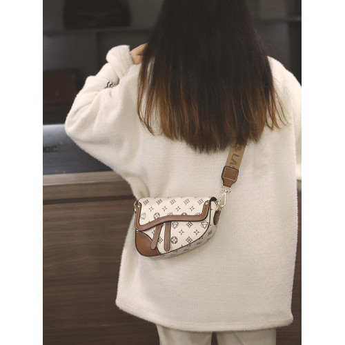 小衆設計原創小包包女士2026新款今年流行超火百搭女式斜背馬鞍包