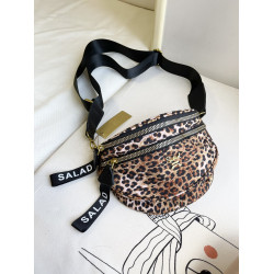 香港風半圓馬鞍包休閒胸包韓版新款時尚尼龍布實用單肩斜背袋女包