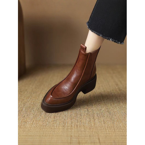 2024年新款帥氣百搭馬丁靴粗跟真皮松糕底女靴尖頭厚底切爾西靴女 2024年新款帥氣百搭馬丁靴粗跟真皮松糕底女靴尖頭厚底切爾西靴女