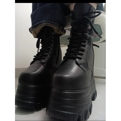 一體式內增高馬丁靴亞光皮黑白色22CM增高短靴無痛增高鞋靴站樁靴