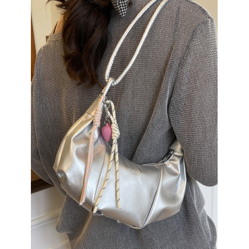 夏天銀色超火可頌褶皺牛角包包女式2025新款高級感小衆斜背餃子包