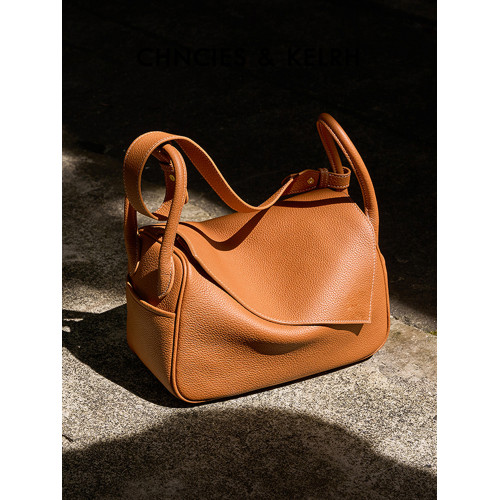 王楚然同款元寶包黑色真皮枕頭包小衆高級感單肩斜後後背包通勤腋下包