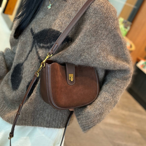 西柏萊真皮斜後後背包女包2025新款輕奢小衆高級感磨砂牛皮馬鞍包女