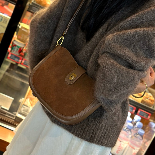 西柏萊真皮斜後後背包女包2025新款輕奢小衆高級感磨砂牛皮馬鞍包女