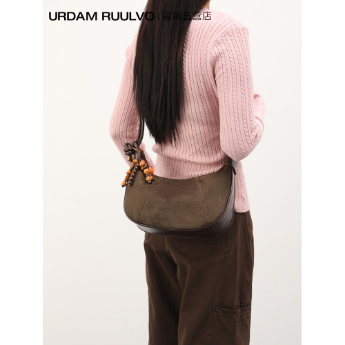 UR麂皮絨磨砂馬鞍包女式2025新款冬季日常百搭通勤單肩斜背餃子包