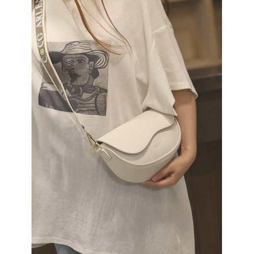 斜背馬鞍小包包女式2026新款超火女款小衆設計今年流行百搭高級感