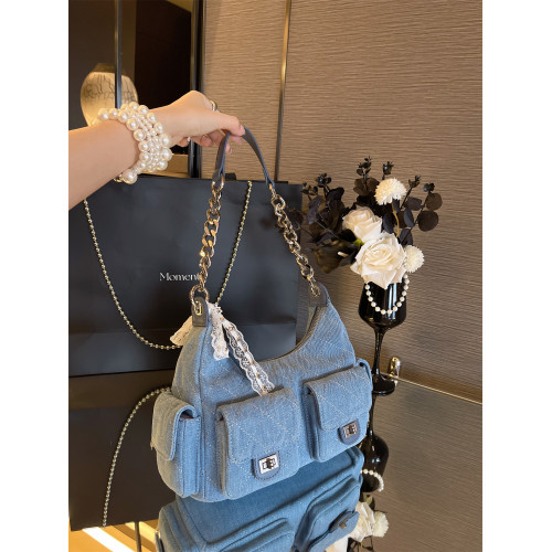 今年流行復古牛仔時髦腋下包女2025新款機車包休閒百搭單肩斜後後背包