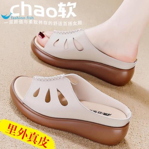 真皮軟底涼鞋女外穿2026夏新款中年涼拖女防滑牛筋底洞洞鞋外穿