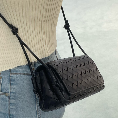 B家麂皮絨手工牛皮編織真皮女包單肩斜背繙蓋小方包簡約相機小包