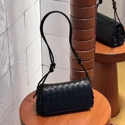 B家麂皮絨手工牛皮編織真皮女包單肩斜背繙蓋小方包簡約相機小包