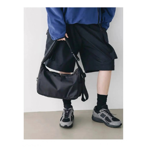 CLESSTE PADDED HOLIDAY BAG充棉尼龍單肩斜後後背包麵包防潑水機能潮 CLESSTE PADDED HOLIDAY BAG充棉尼龍單肩斜後後背包麵包防潑水機能潮