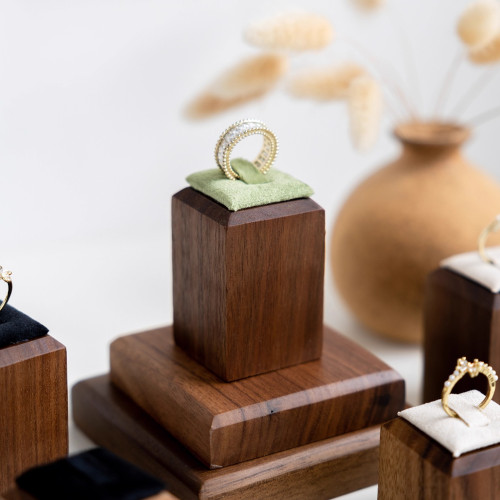 胡桃木戒指展示架絨面珠寶首飾托架飾品店櫥窗擺件拍攝道具收納座