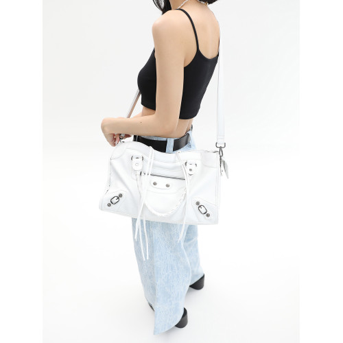 簡著 /巴黎鉚釘Y2K辣妹復古機車大容量包包 高級感單肩手提斜後後背包 簡著 /巴黎鉚釘Y2K辣妹復古機車大容量包包 高級感單肩手提斜後後背包