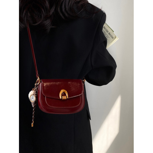 日常可用紅色新娘婚包包女2026超火新款高級感輕奢小衆斜背馬鞍包