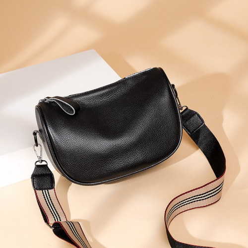 真皮包包2025新款潮寬帶馬鞍包歐洲站胸包牛皮女包軟皮單肩斜後後背包