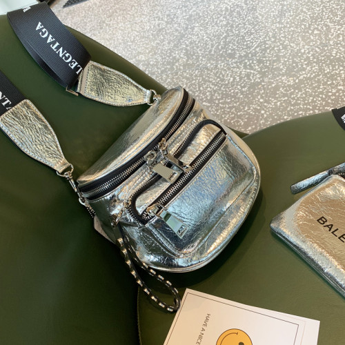 歐美亮面女包包2026新款百搭軟皮馬鞍包時尚寬帶單肩包半圓斜後後背包