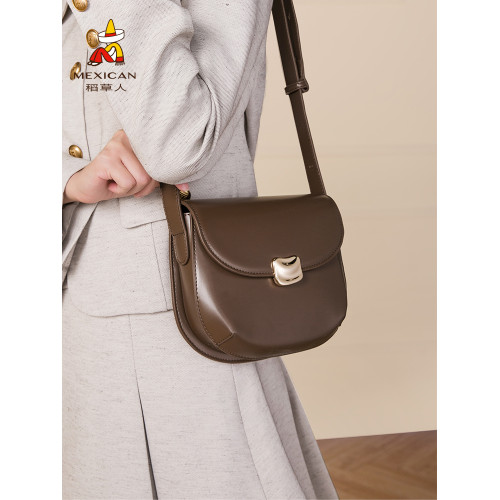 稻草人包包女式2025新款百搭單肩斜後後背包女款小衆設計腋下包馬鞍包