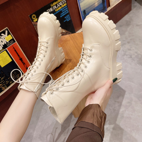 大碼女靴41一43馬丁靴女短靴英倫風女鞋子超火厚底顯腳小中筒靴子