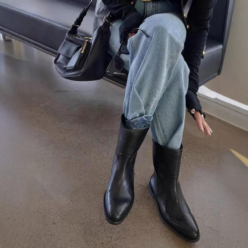 尖頭極簡牛皮平底中筒靴真皮秋冬新款套筒機車靴馬丁靴百搭短靴女 尖頭極簡牛皮平底中筒靴真皮秋冬新款套筒機車靴馬丁靴百搭短靴女