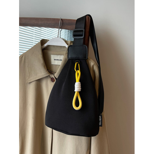 今年流行超火小衆設計包包女2026新款爆款百搭斜背胸包時尚水桶包 今年流行超火小衆設計包包女2026新款爆款百搭斜背胸包時尚水桶包