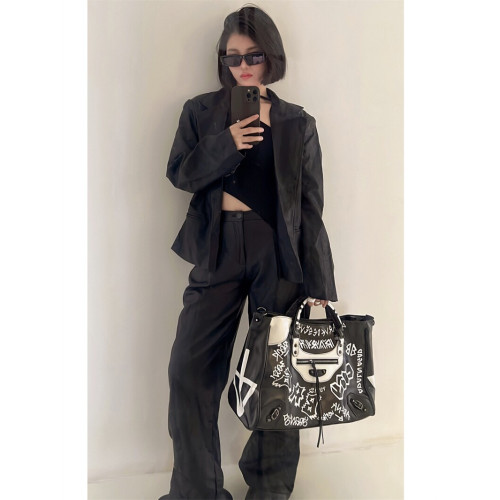 塗鴉機車包女2026新款龐克鉚釘旅行健身包通勤托特包潮街頭辣妹包