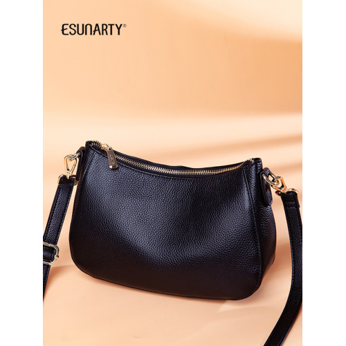 真皮小包包女2026新款軟皮斜後後背包女包簡約百搭腋下頭層牛皮馬鞍包 真皮小包包女2026新款軟皮斜後後背包女包簡約百搭腋下頭層牛皮馬鞍包