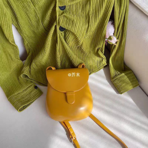 2025新款高級感洋氣女款女式馬鞍小衆設計師貝殼紅色斜背手機包 2025新款高級感洋氣女款女式馬鞍小衆設計師貝殼紅色斜背手機包