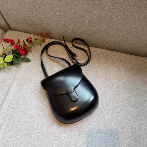 2025新款高級感洋氣女款女式馬鞍小衆設計師貝殼紅色斜背手機包 2025新款高級感洋氣女款女式馬鞍小衆設計師貝殼紅色斜背手機包