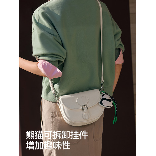 森馬包包女繙蓋馬鞍包復古工裝斜後後背包2025新款單肩包熊貓手機包潮 森馬包包女繙蓋馬鞍包復古工裝斜後後背包2025新款單肩包熊貓手機包潮