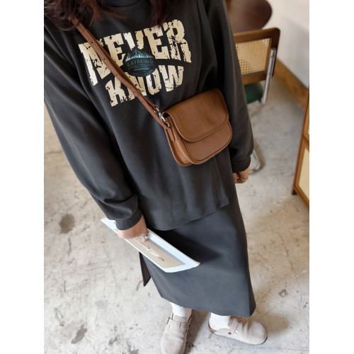 韓版/休閒百搭 植鞣牛皮輕便斜後後背包包女2026mini真皮馬鞍包紅色潮