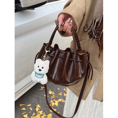 高級感油蠟皮手拎水桶包2025冬季新款時尚簡約單肩包小衆潮流女包