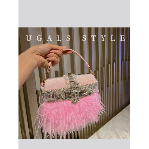 UGALS秋冬流蘇鴕鳥毛茸茸絲絨馬鞍閃亮不靈水鑽石宴會手拿斜後後背包