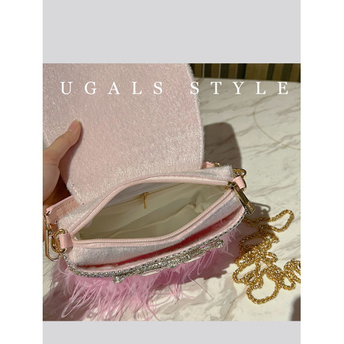 UGALS秋冬流蘇鴕鳥毛茸茸絲絨馬鞍閃亮不靈水鑽石宴會手拿斜後後背包