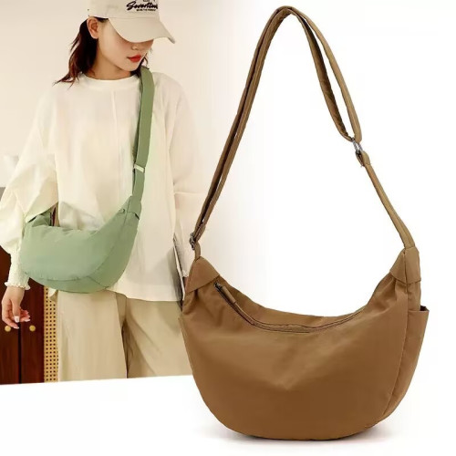 時尚休閒女斜後後背包新款單肩包尼龍餃子包女士挎包簡約輕便小布包包