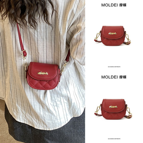 秋冬迷你小包包女童2026新款兒童新年紅色零錢包斜背馬鞍包鑰匙包