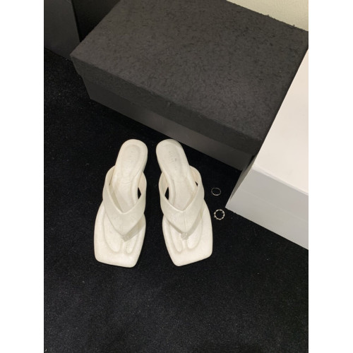 2026夏季新款法式低跟鞋方頭夾腳涼拖外穿百搭平底夾趾人字拖鞋女