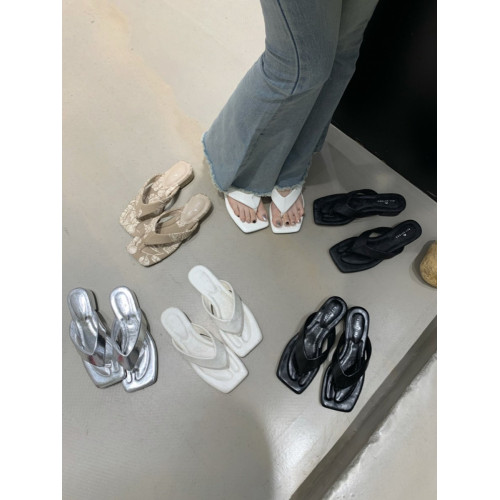 2026夏季新款法式低跟鞋方頭夾腳涼拖外穿百搭平底夾趾人字拖鞋女